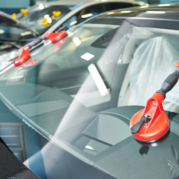 What auto glass company to contact when windshield is broken 