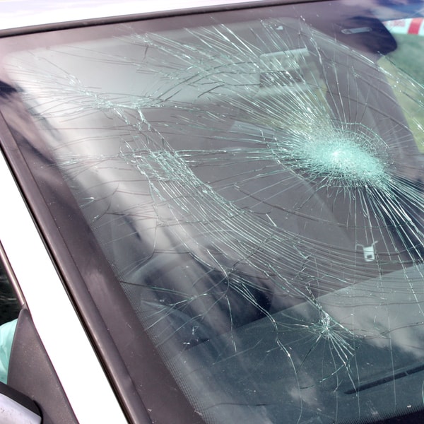 what auto glass replacement company to call and what does it cost to fix windshield  in Colorado